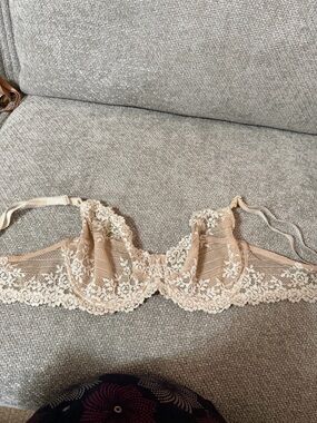 Wacoal Beige Lace Underwire Bra